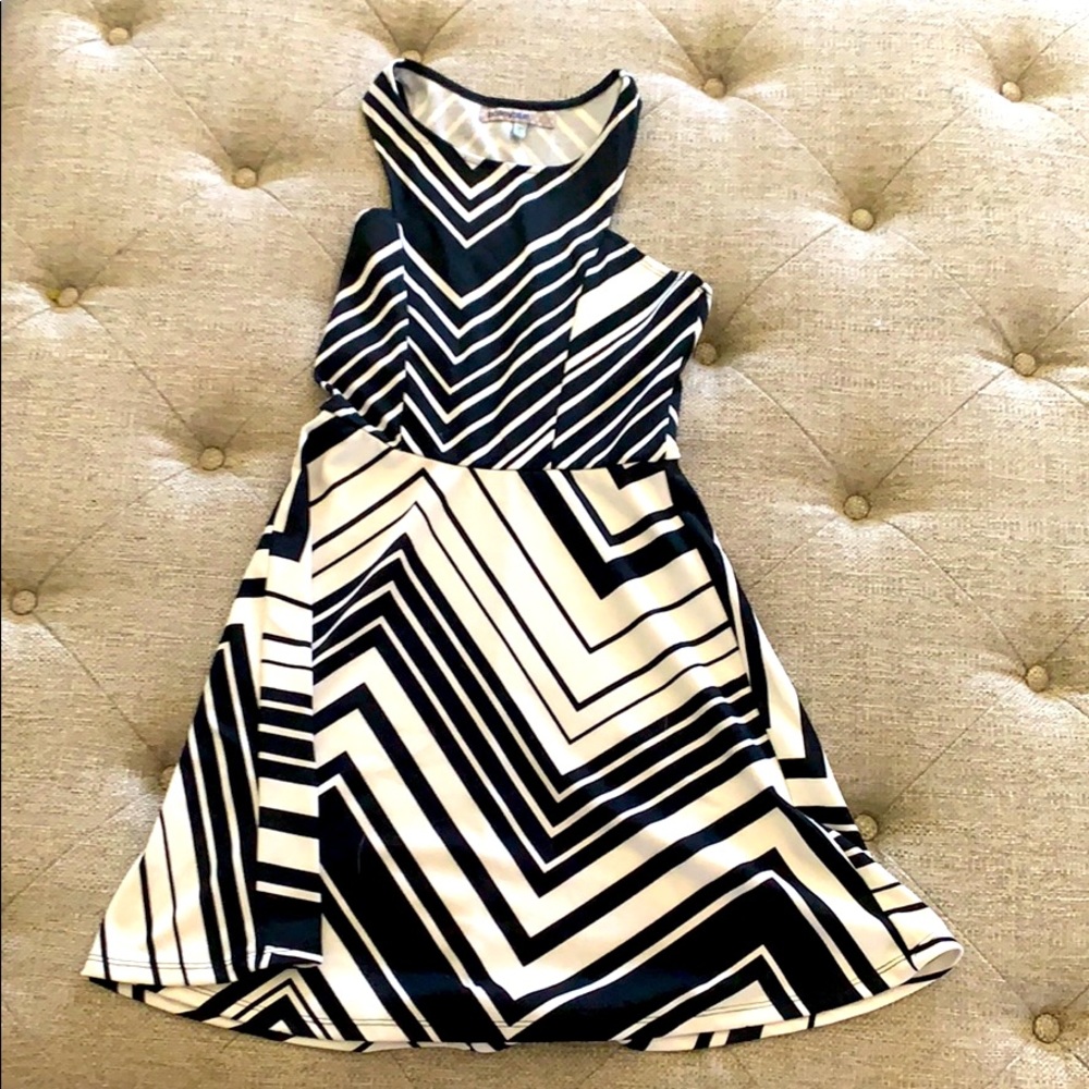 Black and white patterned dress for girls
